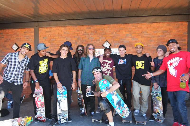 12 skaters in the Street Finals